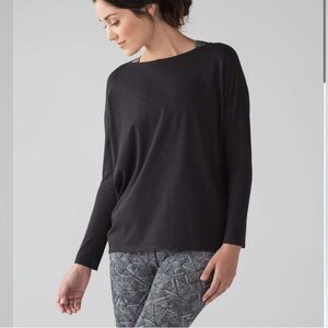 Lululemon Women’s Lululemon Back In Action Long Sleeve
Black Size 8